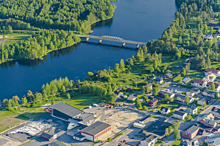 drnarbilder, drnarfoto, flygbild, flygbilder, Flygfoto, flygfoton, Hrjedalen, jrnvgsbro, Ljusnan, Mankellbron, samhllen, sommar, Sveg