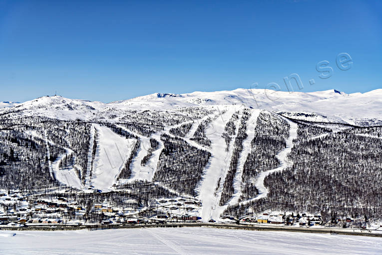 Anjabacken, Dearna, drnarbilder, drnarfoto, flygbild, flygbilder, Flygfoto, flygfoton, Ingemarbacken, Ingemarliften, lappland, liftsystem, nedfarter, samhllen, skidbackar, skidort, Trnaby, vinter