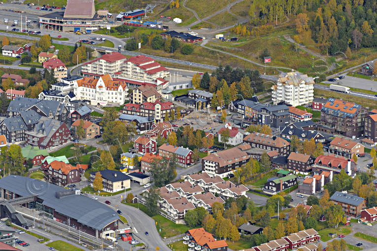 Flygfoto Åre Torget Centrum centrum, drönarbilder, drönarfoto, flygbild, flygbilder, Flygfoto, flygfoton, hotell, höst, Jämtland, samhällen, stationen, torget, Åre, Åretorget