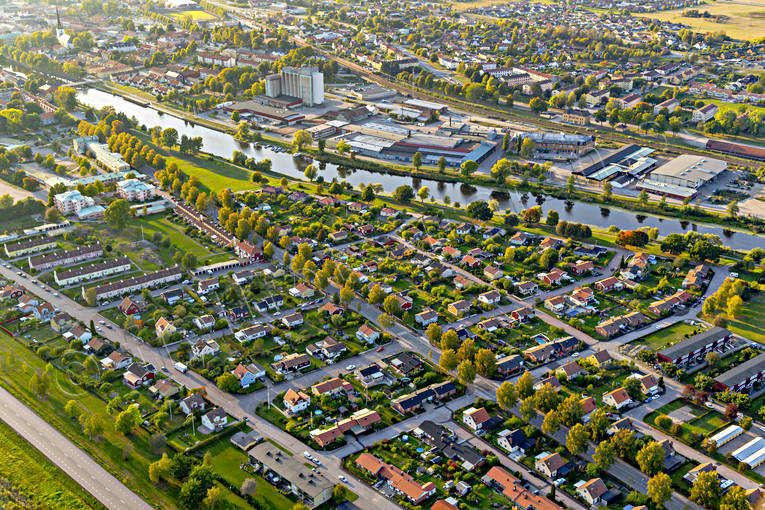 Flygfoto över Arboga Arboga, Arbogaån, drönarbilder, drönarfoto, flygbild, flygbilder, Flygfoto, flygfoton, kvällsljus, Sjukhusgärdet, städer, Västmanland