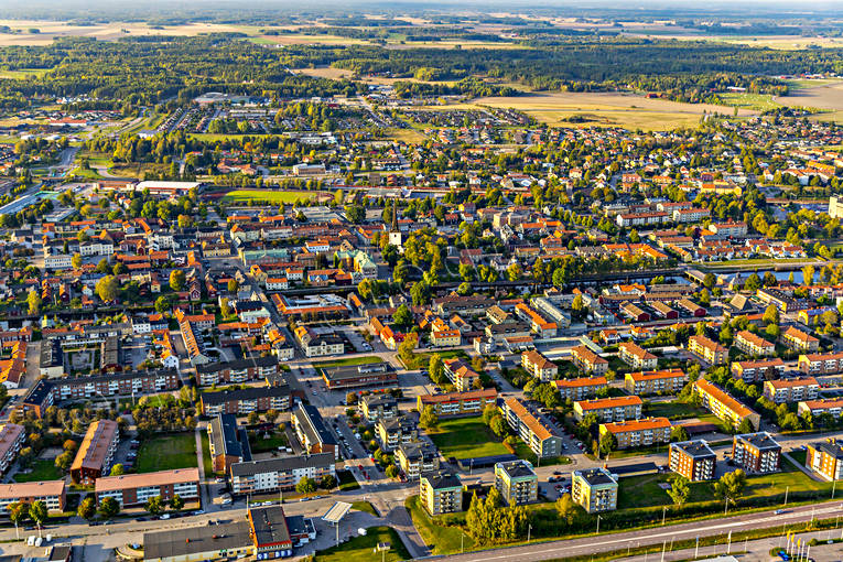 Flygfoto över Arboga Arboga, drönarbilder, drönarfoto, flygbild, flygbilder, Flygfoto, flygfoton, Heliga Trefaldighet, kvällsljus, kyrka, kyrkor, städer, Västmanland
