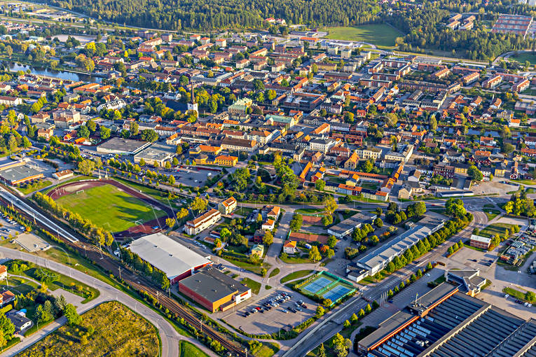 Flygfoto över Arboga Arboga, drönarbilder, drönarfoto, flygbild, flygbilder, Flygfoto, flygfoton, Heliga Trefaldighet, kvällsljus, kyrka, kyrkor, städer, Västmanland