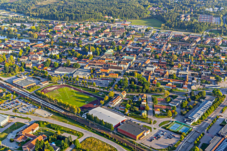 Flygfoto över Arboga Arboga, drönarbilder, drönarfoto, flygbild, flygbilder, Flygfoto, flygfoton, idrottsplats, kvällsljus, städer, Västmanland