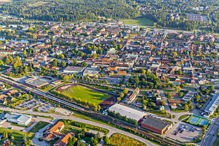 Flygfoto över Arboga Arboga, drönarbilder, drönarfoto, flygbild, flygbilder, Flygfoto, flygfoton, idrottsplats, kvällsljus, städer, Västmanland
