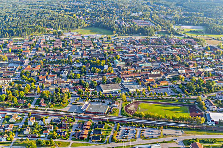 Flygfoto över Arboga Arboga, drönarbilder, drönarfoto, flygbild, flygbilder, Flygfoto, flygfoton, idrottsplats, kvällsljus, städer, Västmanland