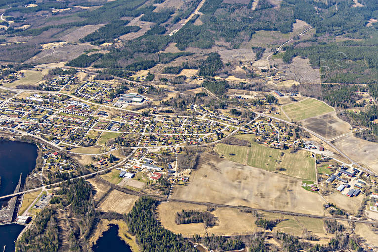Flygfoto över Arbrå Arbrå, drönarbilder, drönarfoto, flygbild, flygbilder, Flygfoto, flygfoton, Hälsingland, samhällen, vår
