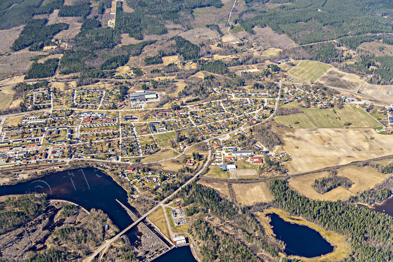 Flygfoto över Arbrå Arbrå, drönarbilder, drönarfoto, flygbild, flygbilder, Flygfoto, flygfoton, Hälsingland, samhällen, vår