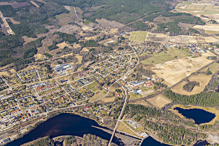 Flygfoto över Arbrå Arbrå, drönarbilder, drönarfoto, flygbild, flygbilder, Flygfoto, flygfoton, Hälsingland, samhällen, vår