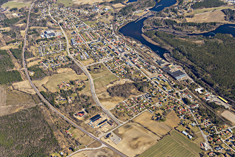 Flygfoto över Arbrå Arbrå, drönarbilder, drönarfoto, flygbild, flygbilder, Flygfoto, flygfoton, Forsön, Hälsingland, samhällen, vår