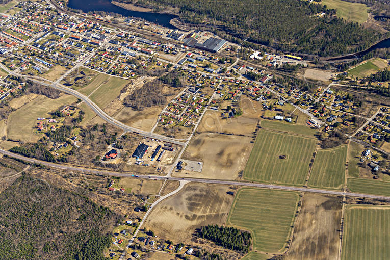 Flygfoto över Arbrå Arbrå, drönarbilder, drönarfoto, flygbild, flygbilder, Flygfoto, flygfoton, Hälsingland, samhällen, vår