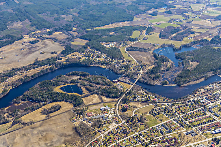 Flygfoto över Arbrå Arbrå, drönarbilder, drönarfoto, flygbild, flygbilder, Flygfoto, flygfoton, Forsön, Hälsingland, samhällen, vår