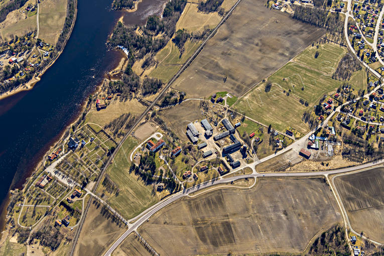 Flygfoto över Arbrå Arbrå, drönarbilder, drönarfoto, flygbild, flygbilder, Flygfoto, flygfoton, Hälsingland, samhällen, vår