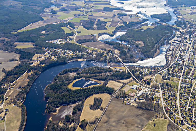 Flygfoto över Arbrå Arbrå, drönarbilder, drönarfoto, flygbild, flygbilder, Flygfoto, flygfoton, Hälsingland, samhällen, vår