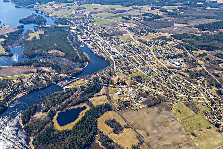 Flygfoto över Arbrå Arbrå, drönarbilder, drönarfoto, flygbild, flygbilder, Flygfoto, flygfoton, Hälsingland, samhällen, vår