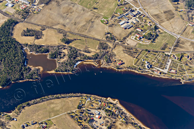 Flygfoto över Arbrå Arbrå, drönarbilder, drönarfoto, flygbild, flygbilder, Flygfoto, flygfoton, Hälsingland, samhällen, vår