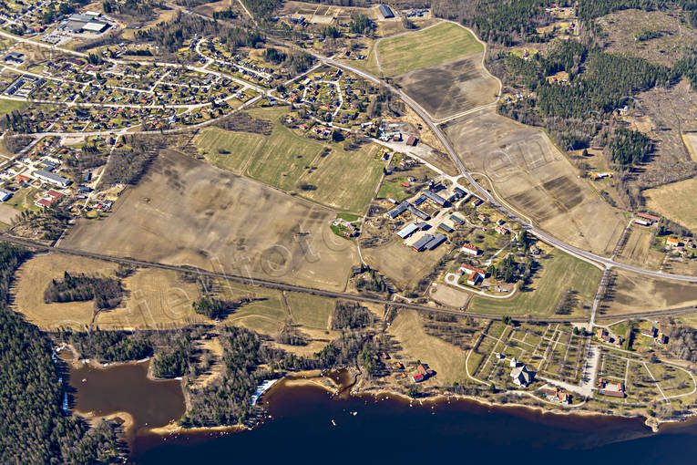 Flygfoto över Arbrå Arbrå, drönarbilder, drönarfoto, flygbild, flygbilder, Flygfoto, flygfoton, Hälsingland, samhällen, vår
