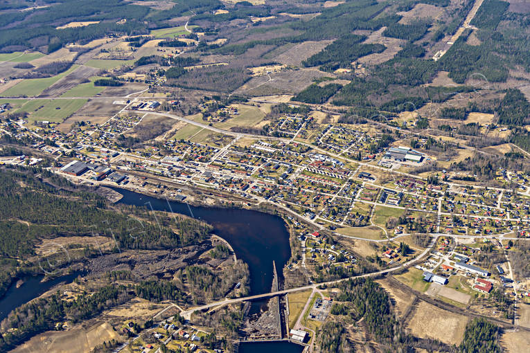 Flygfoto över Arbrå Arbrå, drönarbilder, drönarfoto, flygbild, flygbilder, Flygfoto, flygfoton, Hälsingland, samhällen, vår