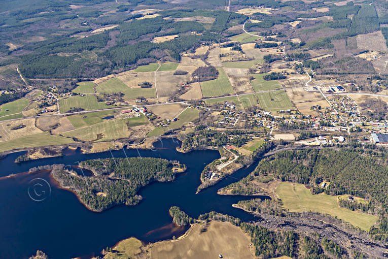 Flygfoto över Arbrå Arbrå, drönarbilder, drönarfoto, flygbild, flygbilder, Flygfoto, flygfoton, Hälsingland, samhällen, vår