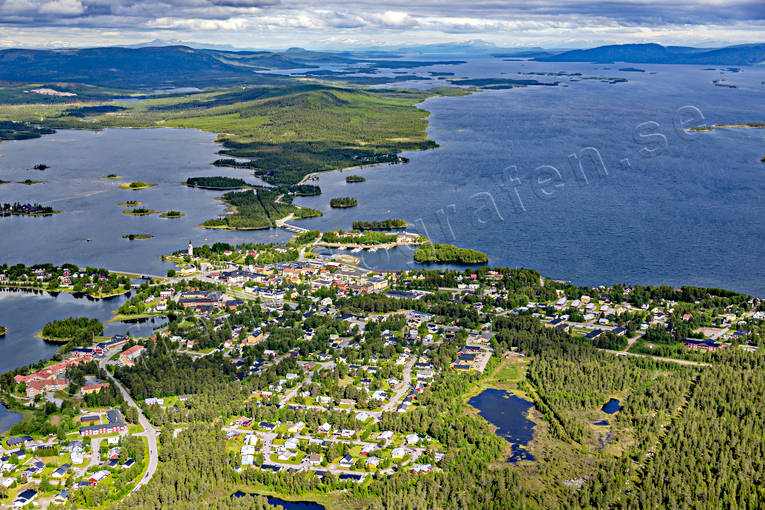 Flygfoto över Arjeplog Arjeplog, Arjepluovve, drönarbild, drönarbilder, drönarfoto, flygbild, flygbilder, Flygfoto, flygfoton, Hornavan, Kraja, lappland, samhällen