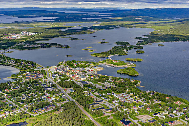 Flygfoto över Arjeplog Arjeplog, Arjepluovve, drönarbild, drönarbilder, drönarfoto, flygbild, flygbilder, Flygfoto, flygfoton, Kraja, lappland, samhällen, Sälla, Tjårvesjåhkå, Vaukaselet