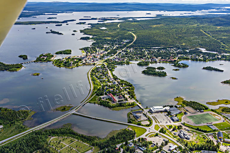 Flygfoto över Arjeplog Arjeplog, Arjepluovve, drönarbild, drönarbilder, drönarfoto, flygbild, flygbilder, Flygfoto, flygfoton, Kraja, lappland, samhällen