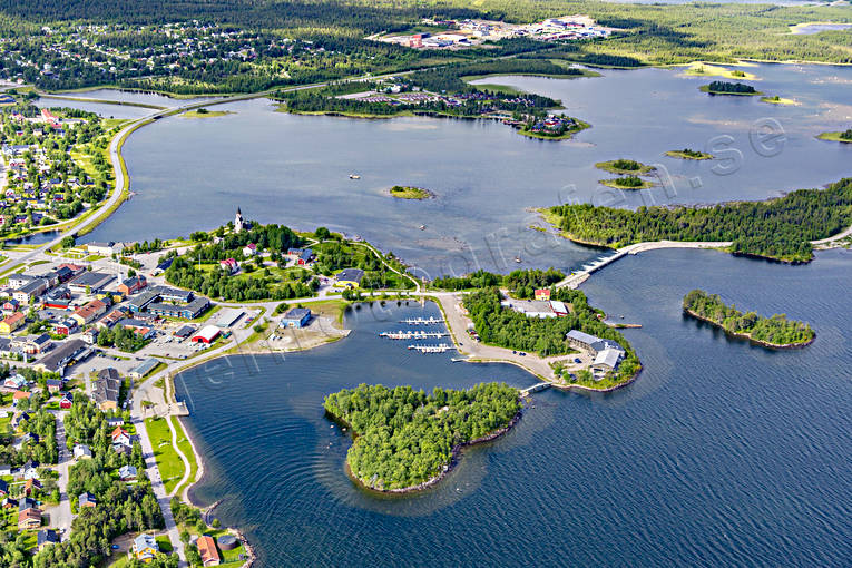Flygfoto över Arjeplog Arjeplog, Arjepluovve, drönarbild, drönarbilder, drönarfoto, flygbild, flygbilder, Flygfoto, flygfoton, Hornavan, Kraja, lappland, samhällen, småbåtshamn