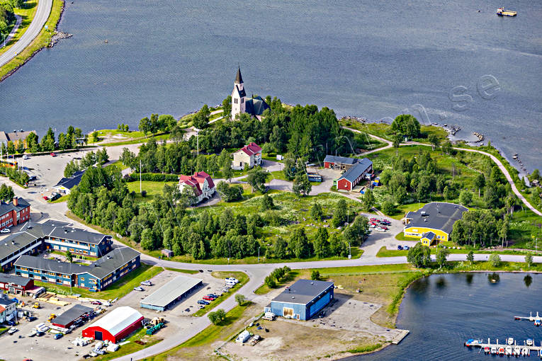 Flygfoto över Arjeplog Arjeplog, Arjepluovve, drönarbild, drönarbilder, drönarfoto, flygbild, flygbilder, Flygfoto, flygfoton, Kraja, kyrka, kyrkor, lappland, samhällen