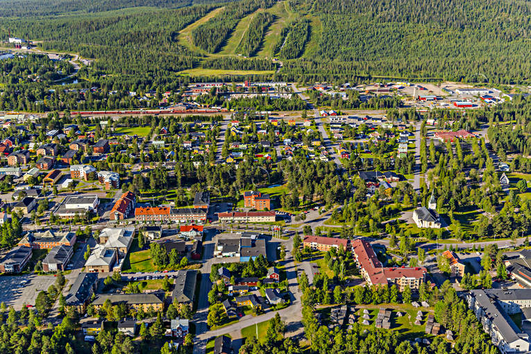 Flygfoto över Arvidsjaur Arvidsjaur, drönarbilder, drönarfoto, flygbild, flygbilder, Flygfoto, flygfoton, kyrka, kyrkor, lappland, samhällen, sommar