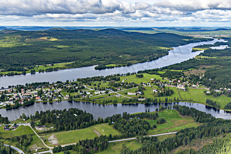 Flygfoto över Backe backe, drönarbild, drönarbilder, drönarfoto, Fjällsjön, Fjällsjöälven, flygbild, flygbilder, Flygfoto, flygfoton, Jämtland, samhällen, sommar