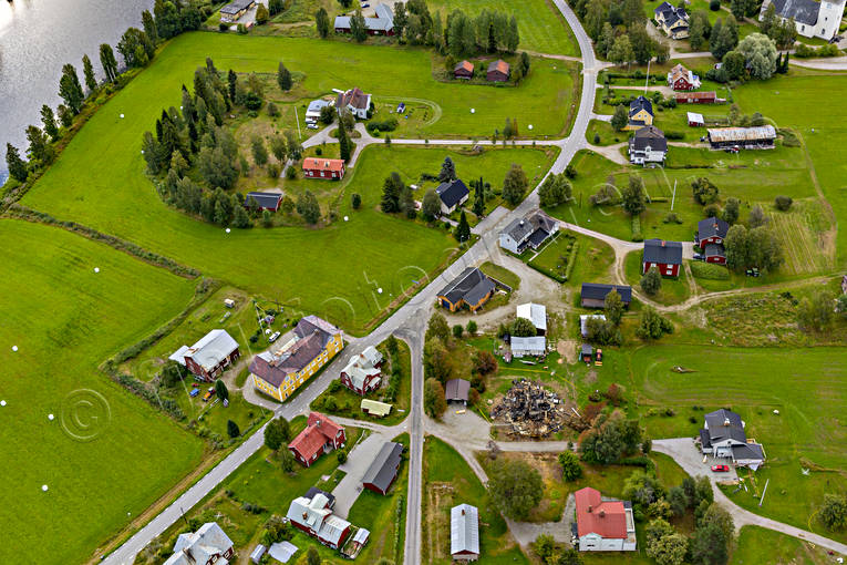 Flygfoto över Backe backe, drönarbild, drönarbilder, drönarfoto, flygbild, flygbilder, Flygfoto, flygfoton, Jämtland, samhällen, sommar