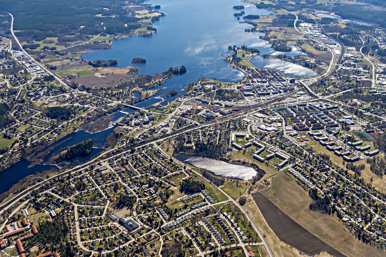 Flygfoto över Bollnäs Bollnäs, drönarbilder, drönarfoto, flygbild, flygbilder, Flygfoto, flygfoton, Hälsingland, Ljusnan, samhällen, Varpen, Vågen, vår