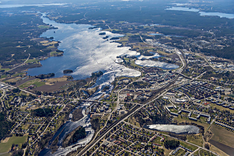 Flygfoto över Bollnäs Bollnäs, drönarbilder, drönarfoto, flygbild, flygbilder, Flygfoto, flygfoton, Hälsingland, Ljusnan, samhällen, Varpen, Vågen, vår