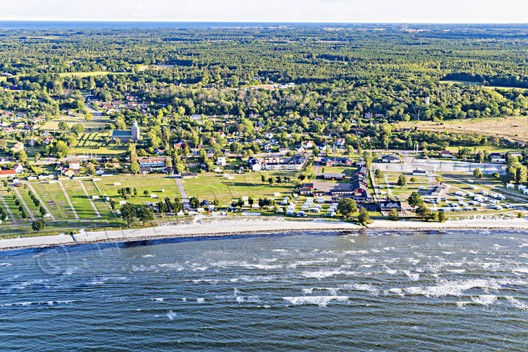Flygfoto över Borgholm bad, Borgholm, campingplats, drönarbilder, drönarfoto, flygbild, flygbilder, Flygfoto, flygfoton, havsbad, samhällen, sommar, Öland