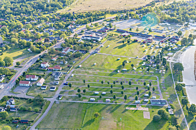 Flygfoto över Borgholm bad, Borgholm, camping, campingplats, drönarbilder, drönarfoto, flygbild, flygbilder, Flygfoto, flygfoton, havsbad, Klinta, Köping, Köpingsvik, samhällen, sommar, strand, Öland