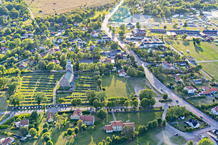 Flygfoto över Borgholm Borgholm, drönarbilder, drönarfoto, flygbild, flygbilder, Flygfoto, flygfoton, kyrka, kyrkor, samhällen, sommar, Öland