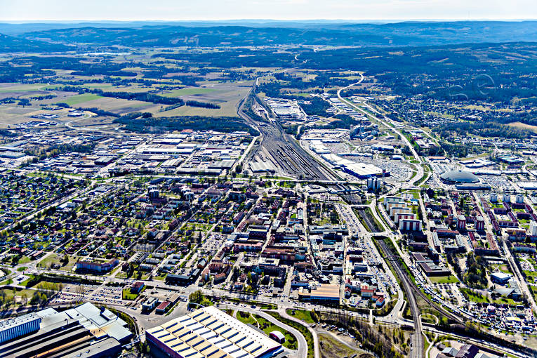 Flygfoto över Borlänge banvall, Borlänge, Dalarna, Domnarvet, Domnarvets, drönarbilder, flygbilder, Flygfoto, Jernverk, järnverk, järnvägsknut, städer, vår