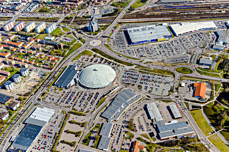 Flygfoto över Borlänge banvall, Borlänge, Dalarna, drönarbilder, drönarfoto, flygbild, flygbilder, Flygfoto, flygfoton, IKEA, Kupolen, städer, vår