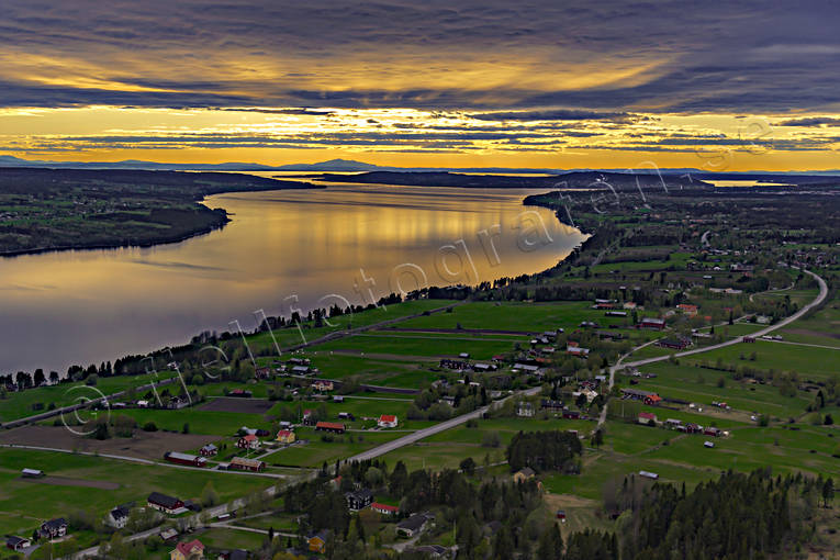 Flygfoto över Brunfloviken Brunfloviken, drönarbild, drönarbilder, drönarfoto, flygbild, flygbilder, Flygfoto, flygfoton, Frösön, Jämtland, kväll, Landskap, Optand, Storsjön