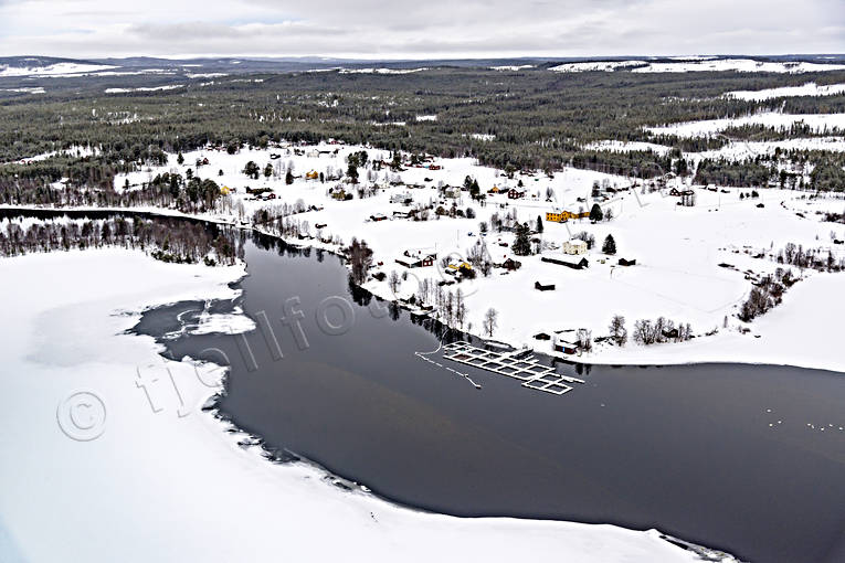 Flygfoto över Börtnan arbete, byar, Börtnan, drönarbild, drönarbilder, drönarfoto, fiskodling, flygbild, flygbilder, Flygfoto, flygfoton, Jämtland, Ljungan, vattenbruk, vinter
