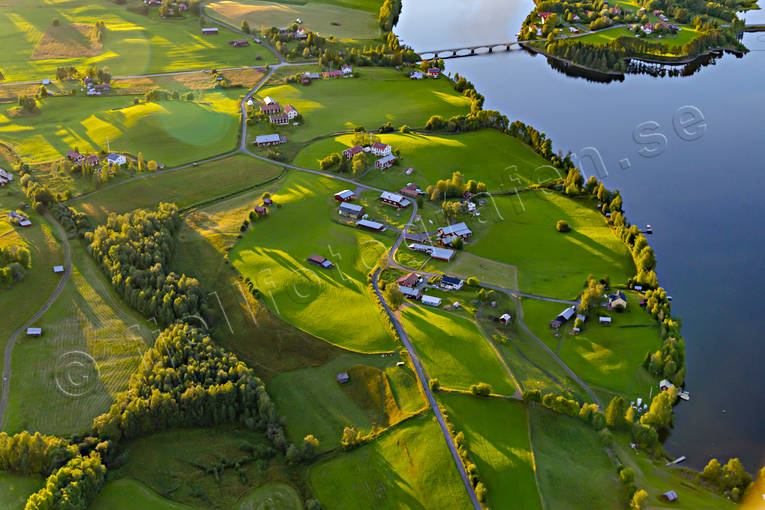 Flygfoto över Dvärsätt drönarbild, drönarbilder, drönarfoto, Dvärsätt, flygbild, flygbilder, Flygfoto, flygfoton, Jämtland, Krokomsviken, samhällen, sommar, Storsjön