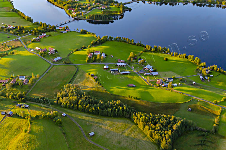 Flygfoto över Dvärsätt drönarbild, drönarbilder, drönarfoto, Dvärsätt, flygbild, flygbilder, Flygfoto, flygfoton, Jämtland, Krokomsviken, samhällen, sommar, Storsjön