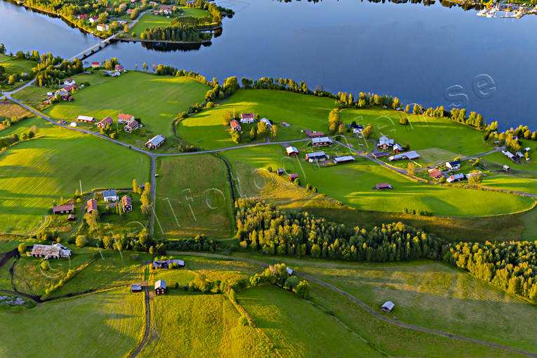 Flygfoto över Dvärsätt drönarbild, drönarbilder, drönarfoto, Dvärsätt, flygbild, flygbilder, Flygfoto, flygfoton, Jämtland, Krokomsviken, samhällen, sommar, Storsjön