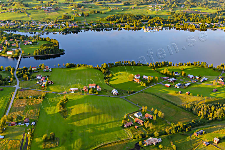 Flygfoto över Dvärsätt drönarbild, drönarbilder, drönarfoto, Dvärsätt, flygbild, flygbilder, Flygfoto, flygfoton, Jämtland, Krokomsviken, samhällen, sommar, Storsjön