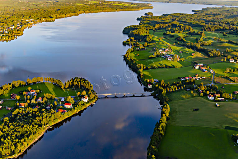Flygfoto över Dvärsätt drönarbild, drönarbilder, drönarfoto, Dvärsätt, Fannbyn, flygbild, flygbilder, Flygfoto, flygfoton, Jämtland, Krokomsviken, samhällen, sommar, Storsjön