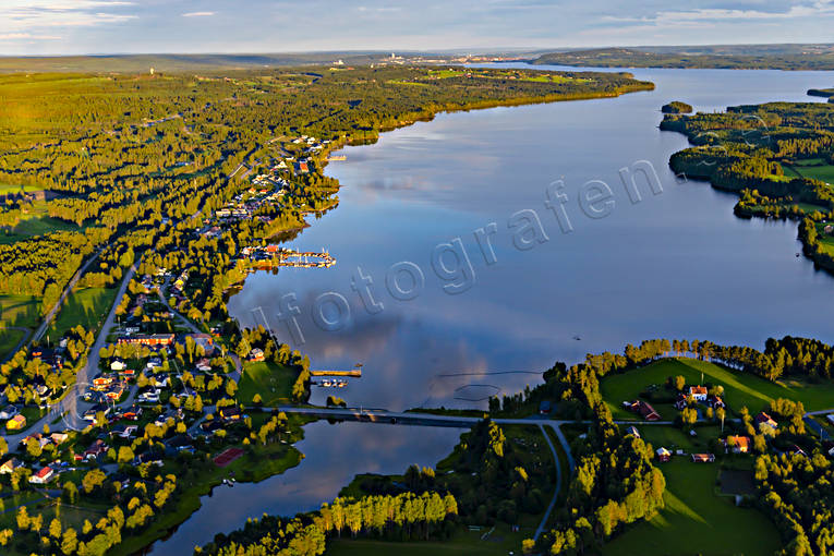 Flygfoto över Dvärsätt drönarbild, drönarbilder, drönarfoto, Dvärsätt, flygbild, flygbilder, Flygfoto, flygfoton, Jämtland, Krokomsviken, samhällen, sommar, Storsjön