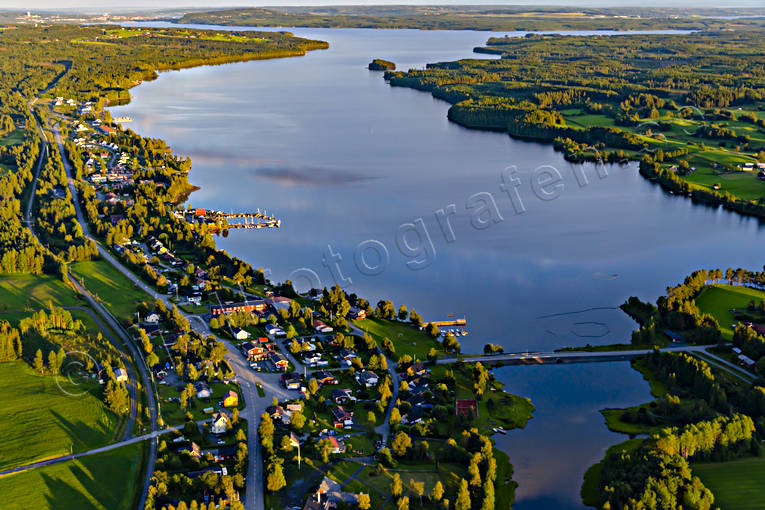 Flygfoto över Dvärsätt drönarbild, drönarbilder, drönarfoto, Dvärsätt, flygbild, flygbilder, Flygfoto, flygfoton, Jämtland, Krokomsviken, samhällen, sommar, Storsjön