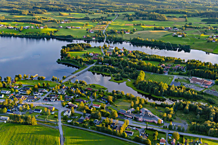 Flygfoto över Dvärsätt drönarbild, drönarbilder, drönarfoto, Dvärsätt, flygbild, flygbilder, Flygfoto, flygfoton, Jämtland, Krokomsviken, Nyland, samhällen, sommar, Storsjön