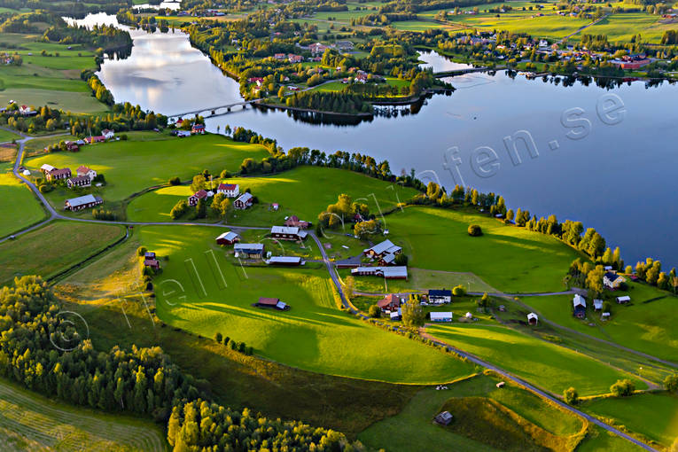 Flygfoto över Dvärsätt drönarbild, drönarbilder, drönarfoto, Dvärsätt, Fannbyn, flygbild, flygbilder, Flygfoto, flygfoton, Jämtland, Krokomsviken, samhällen, sommar, Storsjön