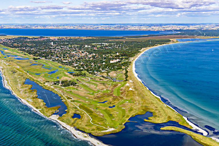 Flygfoto över Falsterbo drönarbilder, drönarfoto, Falsterbo, Falsterbobukten, Falsterbohus, flygbild, flygbilder, Flygfoto, flygfoton, fyr, golfbana, Landskap, samhällen, Skåne, sommar, Vång