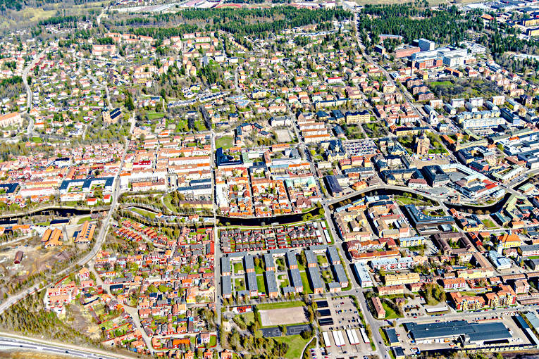 Flygfoto över Falun centrum, Dalarna, drönarbilder, drönarfoto, Falun, Faluån, flygbild, flygbilder, Flygfoto, flygfoton, städer, vår